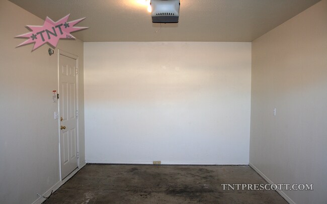 Building Photo - 4601 N Carla Vista Dr