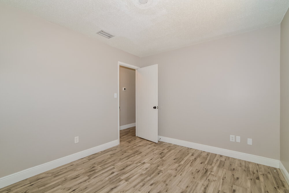 Building Photo - 1301 Baranova Rd