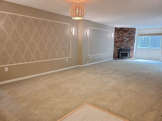 Building Photo - 100 Captain Eames Cir