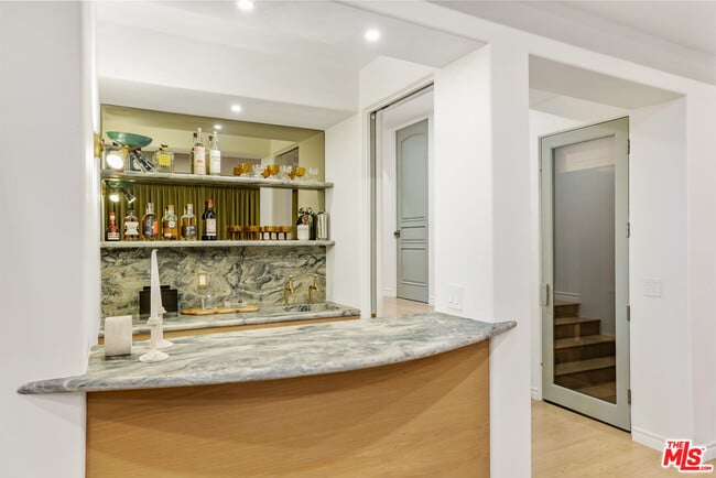 Building Photo - 5201 Vía Donte