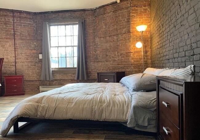 Building Photo - 239 St Pauls Ave