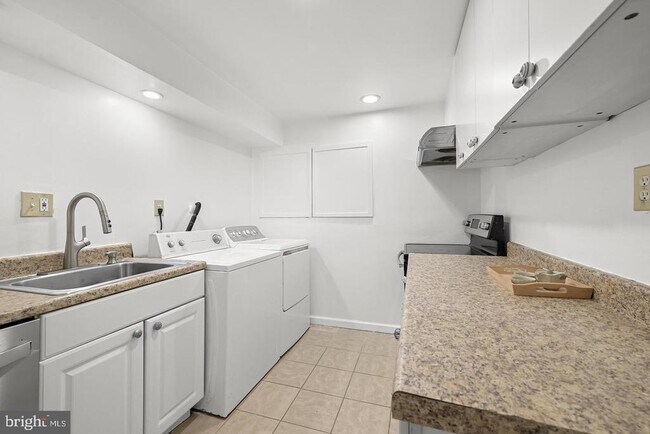 Building Photo - 10600 Vantage Ct