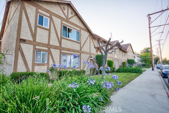 Building Photo - 313 S Almansor St