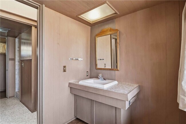 Building Photo - 951 Pembroke Rd