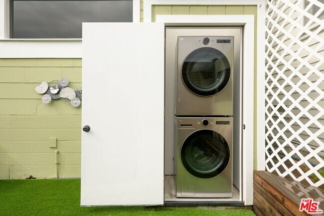 Building Photo - 516 Hill St