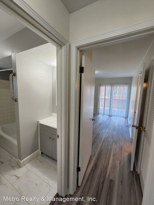 Building Photo - 2 br, 1.5 bath House - 1938  Goldsmith Lane