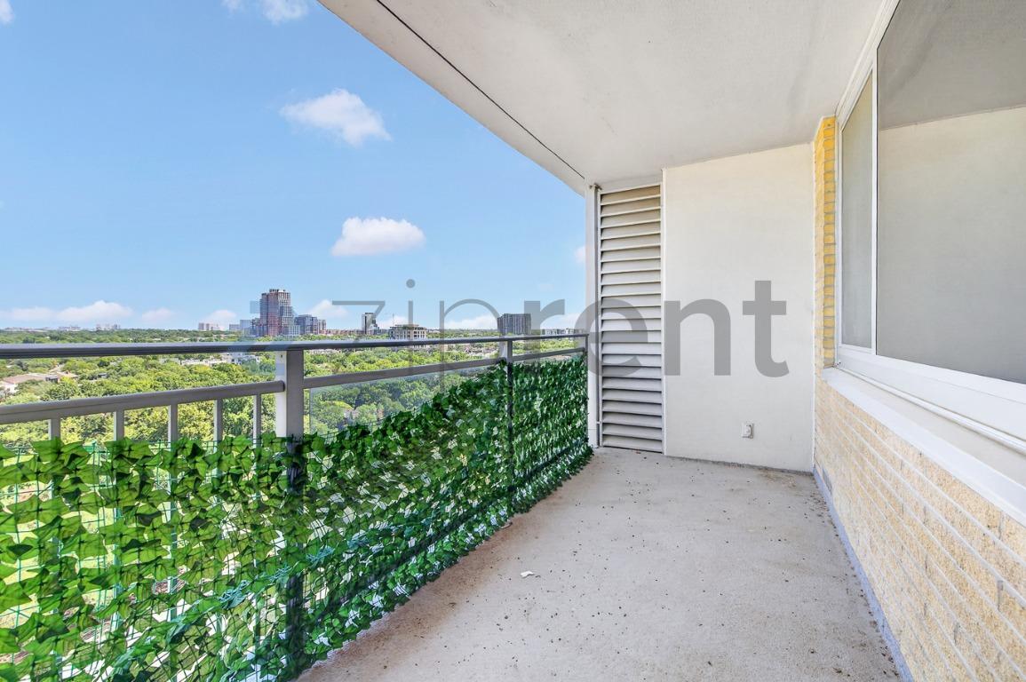 Building Photo - Unit 1717