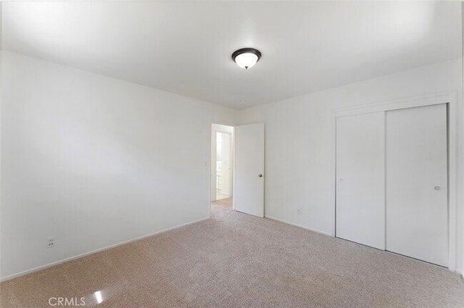Building Photo - Move-In Ready 3-Bedroom Home on an Oversiz...