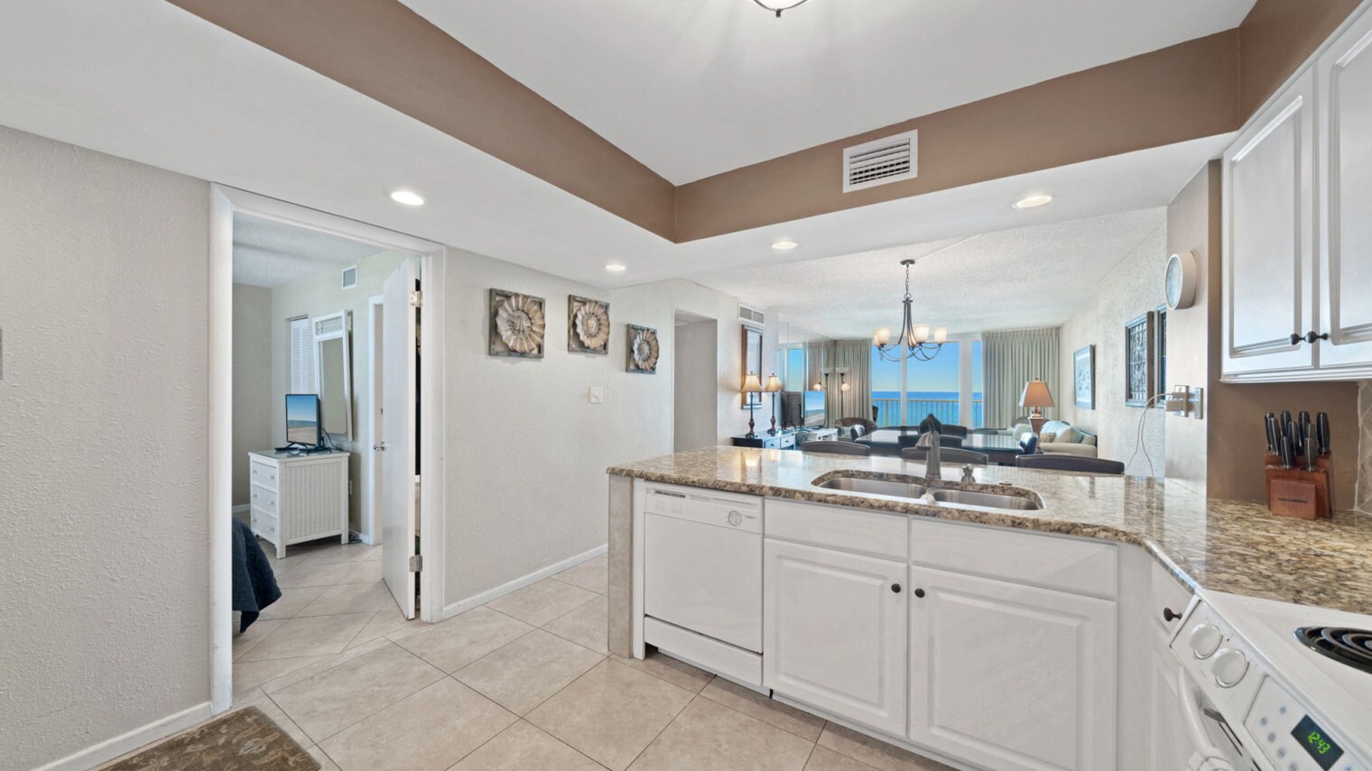Building Photo - 7205 Thomas Dr