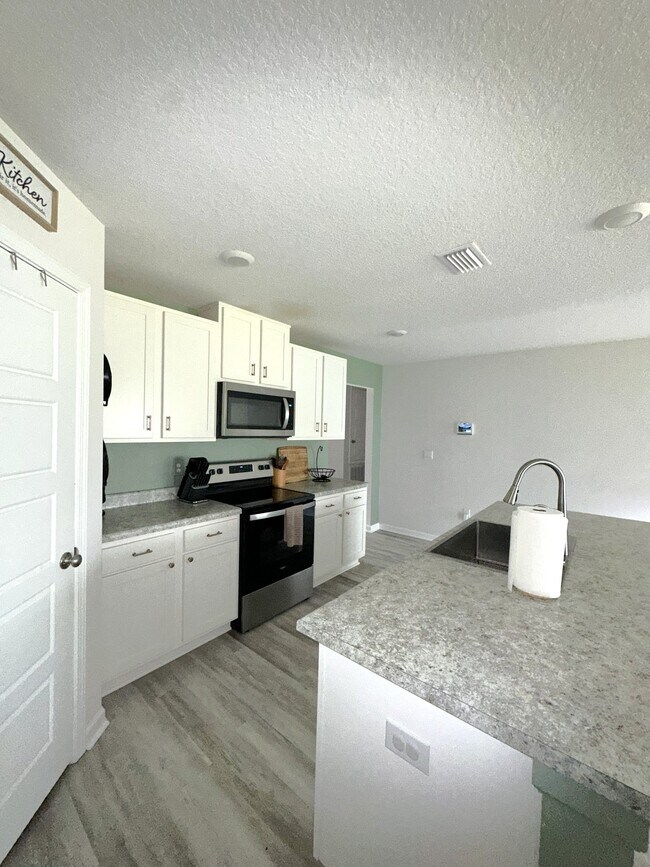 Building Photo - 5847 Belmont Stakes Rd