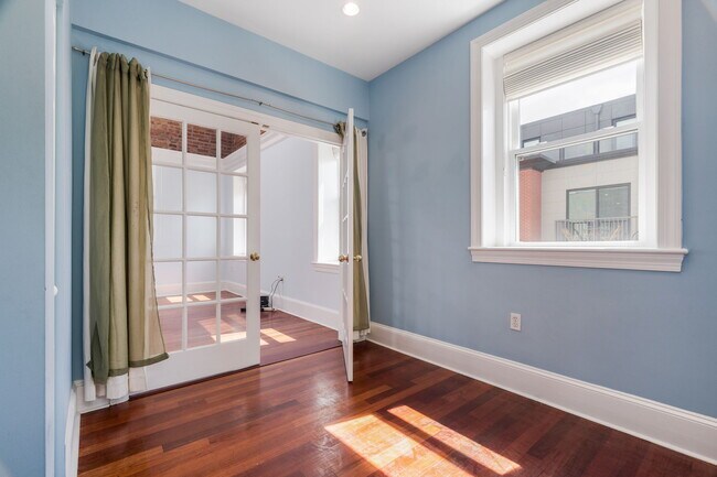 Building Photo - 1324 Euclid St NW