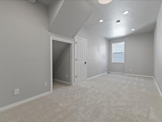 Building Photo - Newly Renovated Beaverton Home with Natura...
