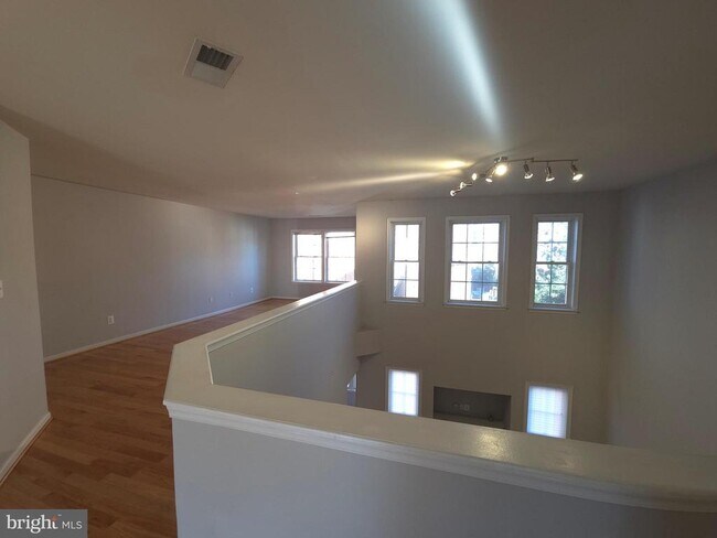 Building Photo - 20387 Fallsway Terrace