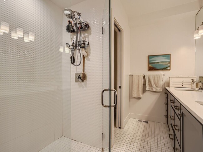 Building Photo - Short Term Rental Opportunity in Sloans Lake Area