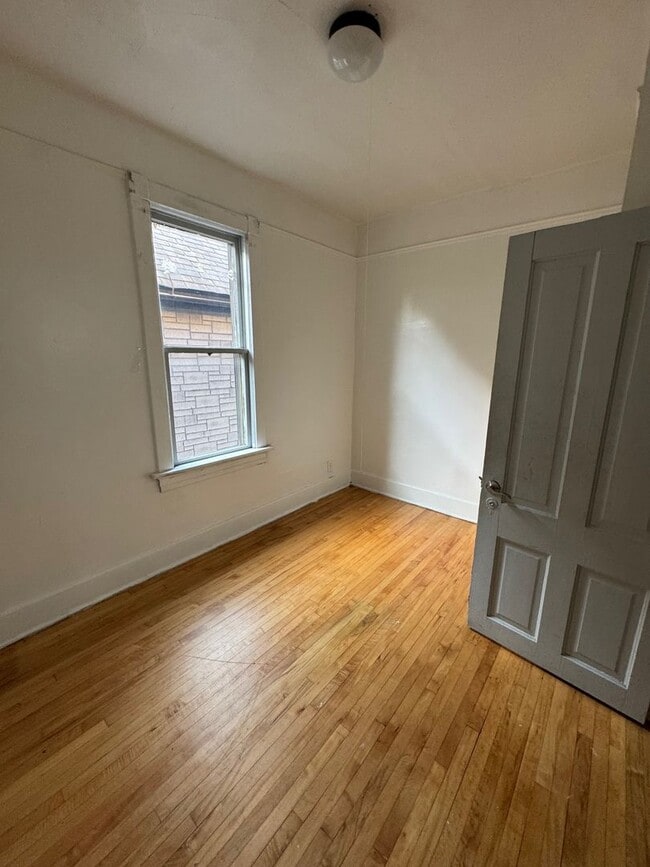 Building Photo - Burnham