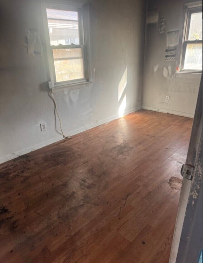 Building Photo - Owner Financing / Easy Path To Being A Homeowner