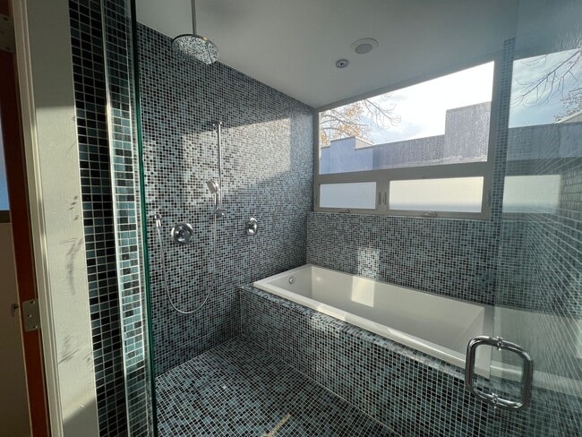 Building Photo - Beautiful Modern House near Columbia City in Seattle