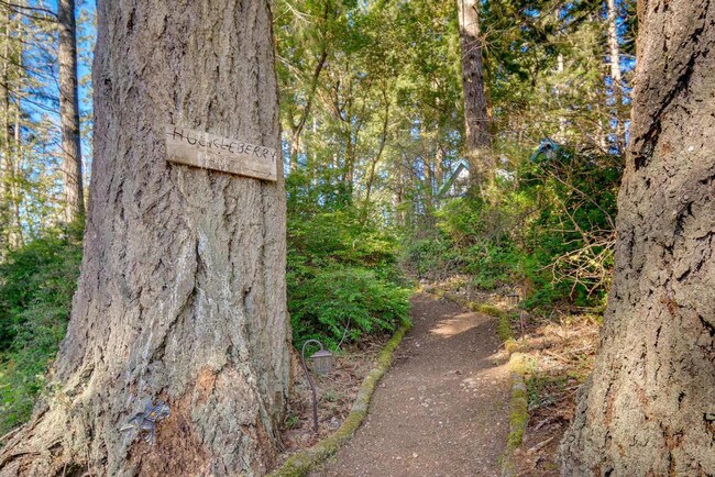 Building Photo - 50 E Treasure Island Dr