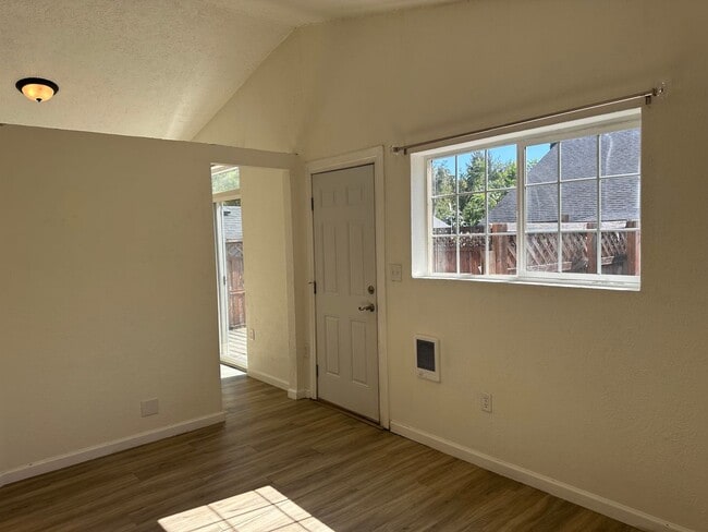 Building Photo - 2660 Edison St
