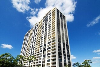 Building Photo - 121 N Post Oak Ln