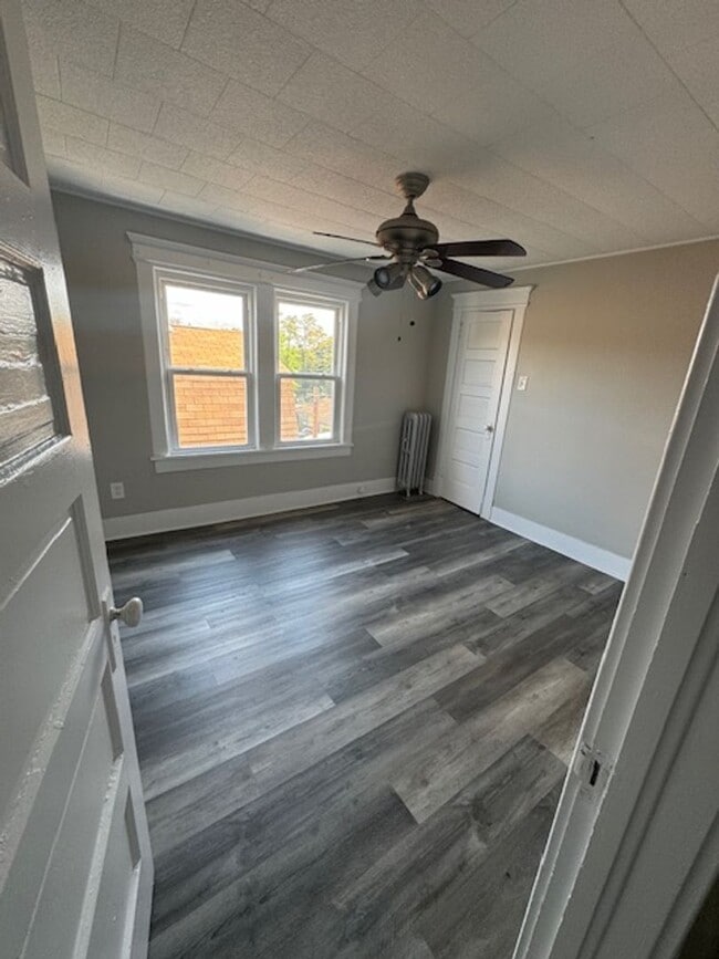 Building Photo - 3 bedroom