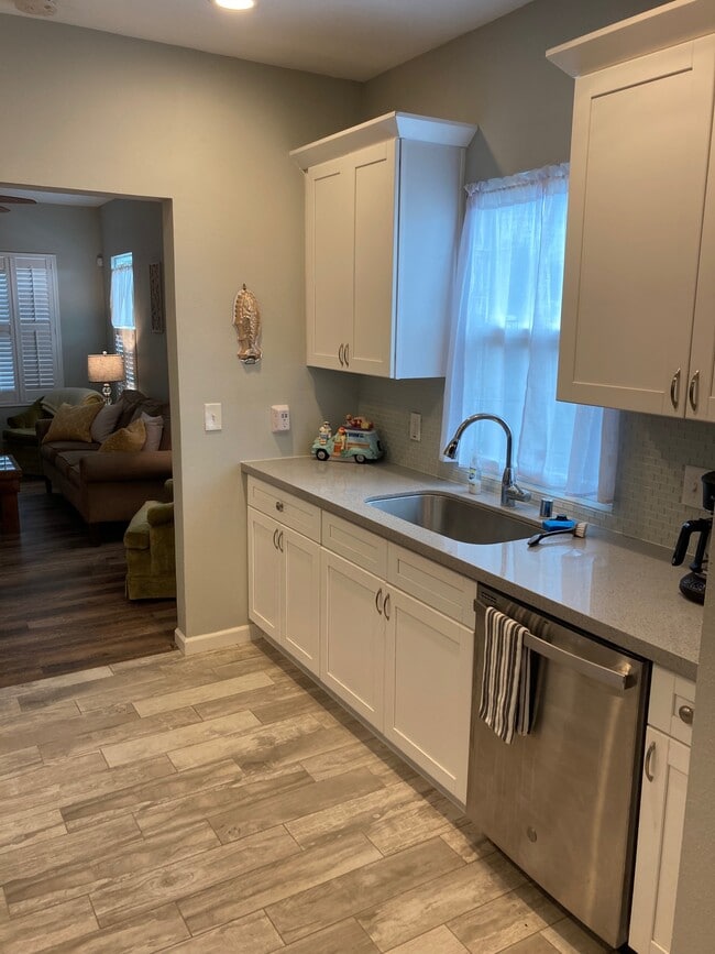 Kitchen - 5008 Avenue O 1/2