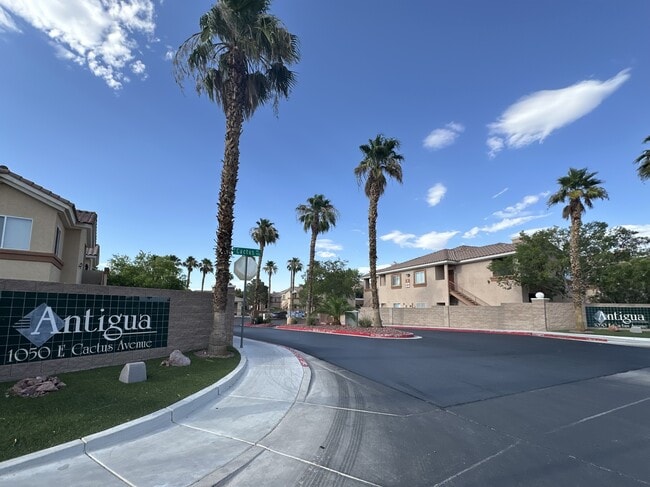 Building Photo - 1050 E Cactus Ave