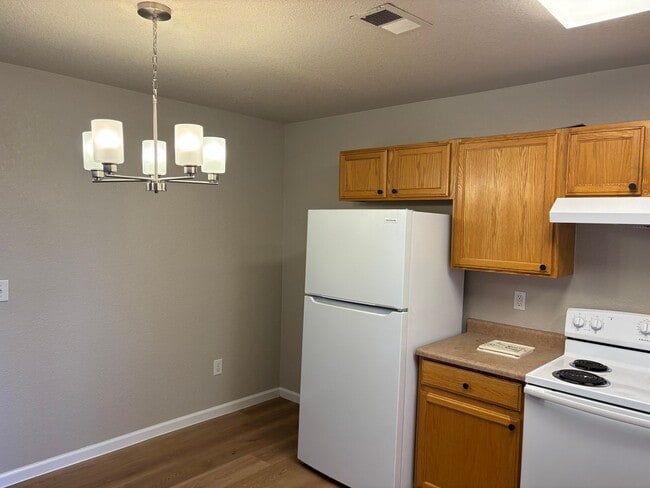 Building Photo - Country West Condos