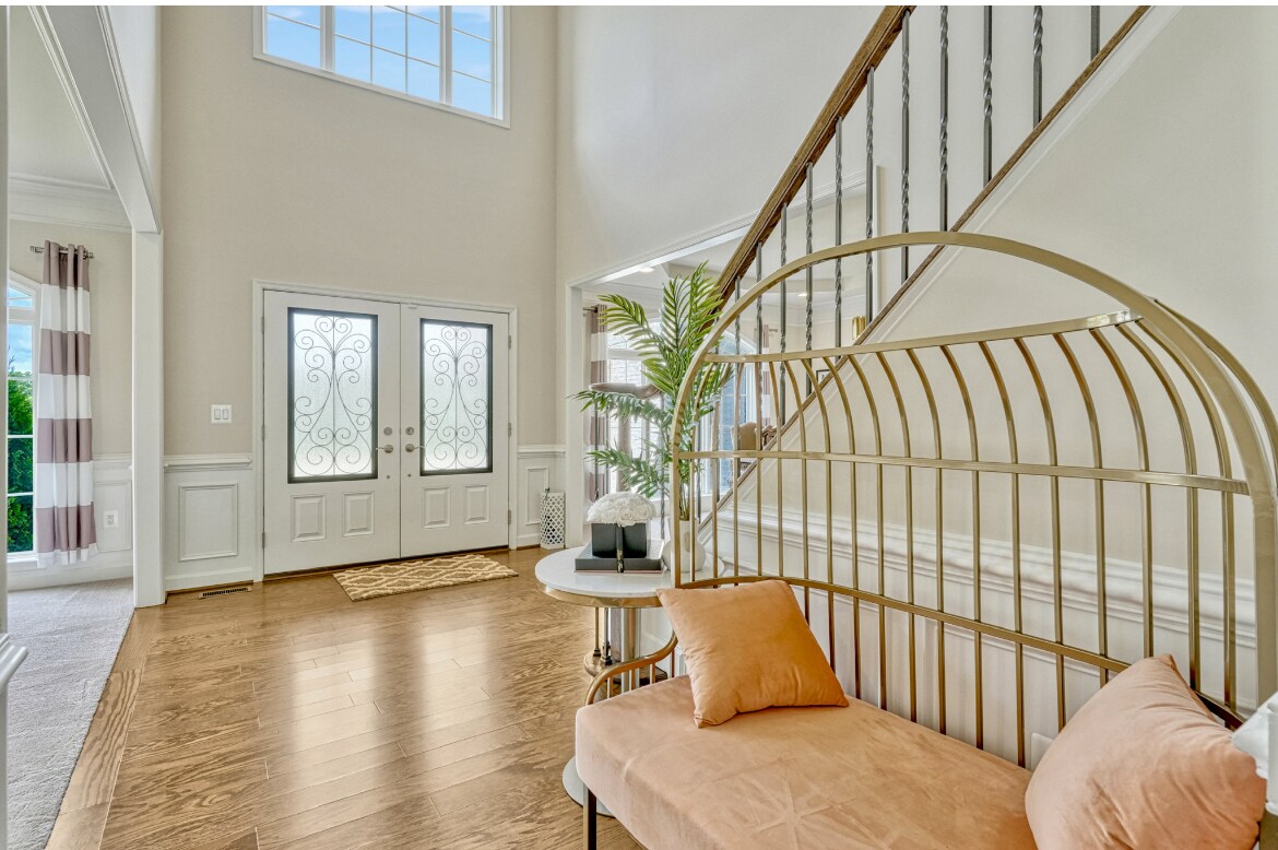 Foyer - 15514 Compton Rd