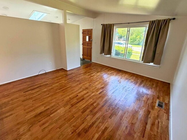 Building Photo - Updated Ranch with New Appliances