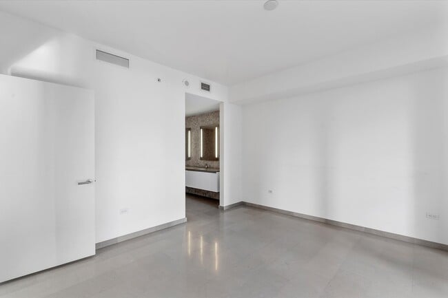 Building Photo - 88 SW 7th St