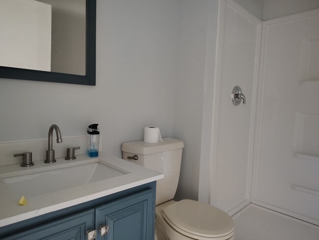 Building Photo - 434 Kenyon Ave