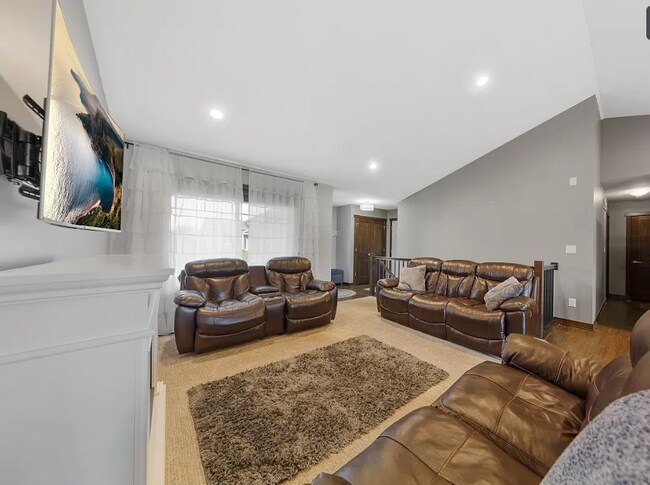 Building Photo - 1253 Turnberry Dr SE