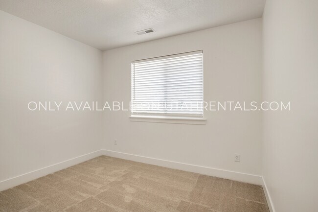 Building Photo - 297 W 490 N