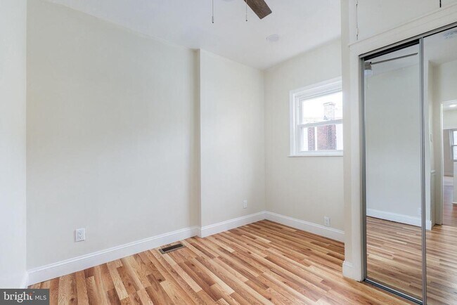 Building Photo - 2102 S Opal St