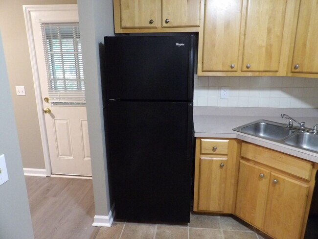 Building Photo - 244 Meadowview Dr