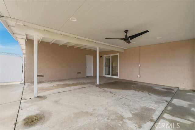 Building Photo - 1647 N Lake Ave