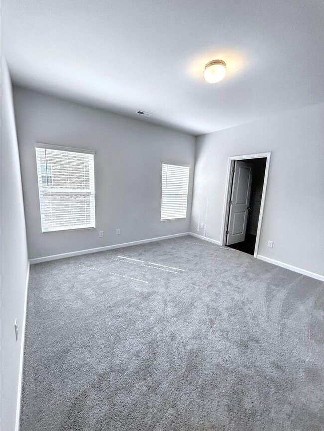 Building Photo - 8149 Long Island Rd