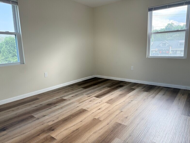 Bedroom 1 - 14 US Highway 206