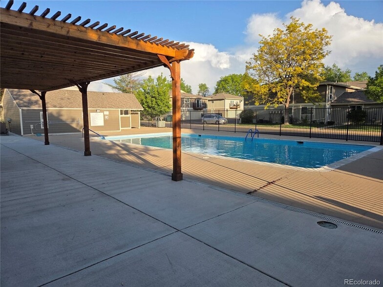 Building Photo - 1250 S Monaco Street Pky