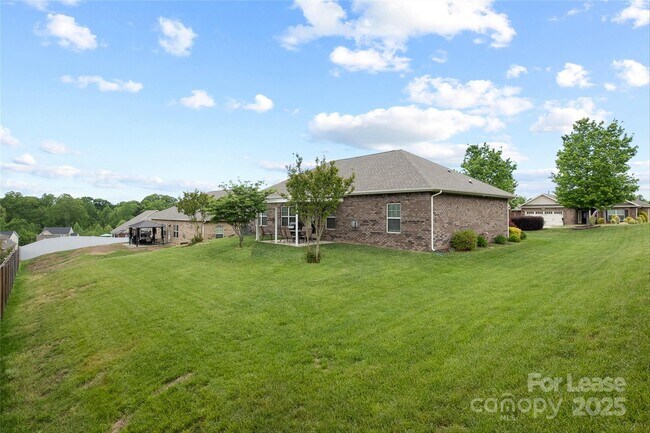 Building Photo - 7266 Kenyon Dr