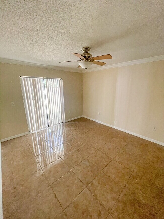 Building Photo - Gorgeous 3/2/2! Nice Neighborhood! Great Location!