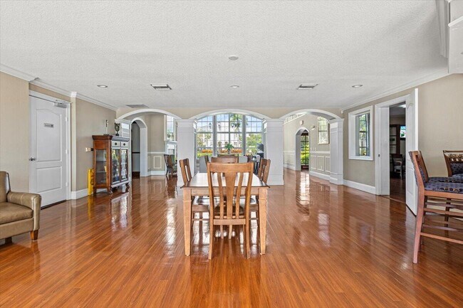 Building Photo - 110 SW Peacock Blvd