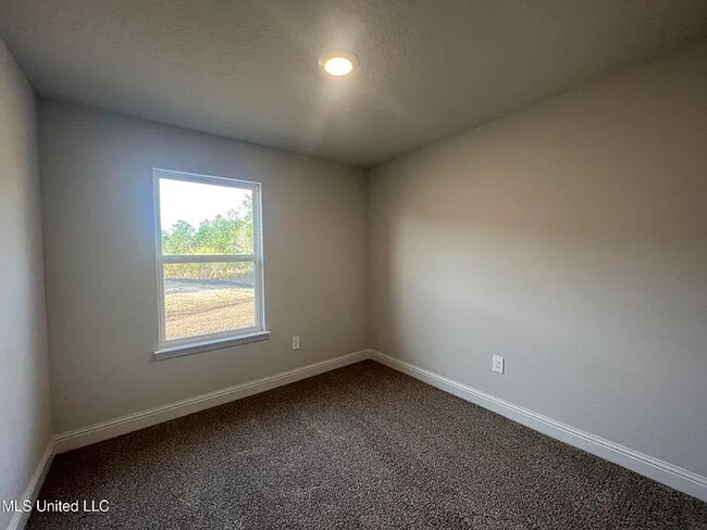 Building Photo - Charming 4BR House in Biloxi