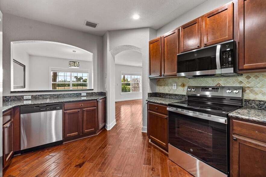 Building Photo - 4205 Bamboo Palm Ct