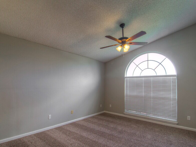 Building Photo - 12630 Richfield Blvd