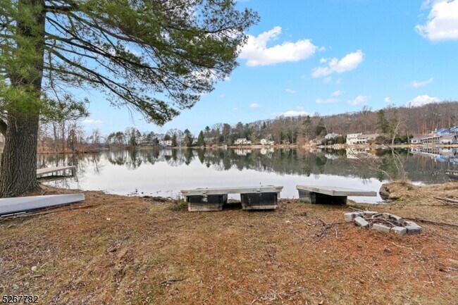 Building Photo - 13 S Shore Trail