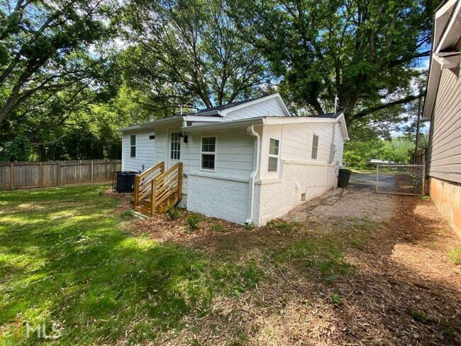 Building Photo - 1127 Dobbs Dr SE