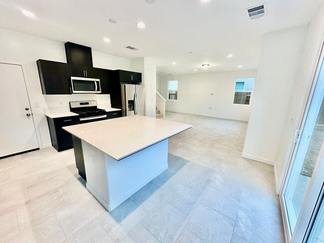 Building Photo - BRAND NEW 3/2.5 Lennar In Riverstone Community