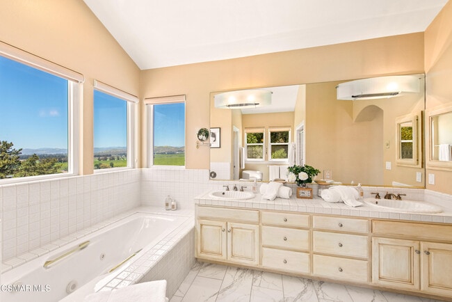 Building Photo - 1074 Deseo Ave